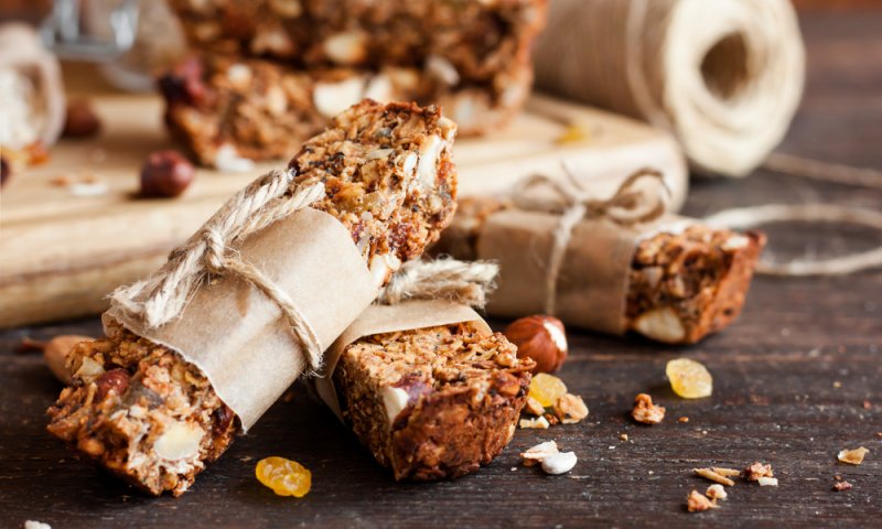 פעמיים כי טוב: 2 מתכונים לחטיפים מפירות יבשים