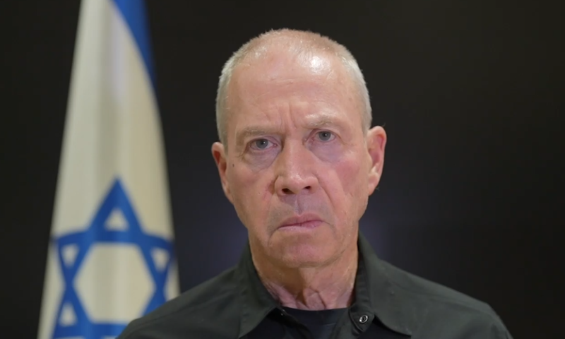 הסטנדאפיסט חיקה את גלנט; והקריא ספר ילדים