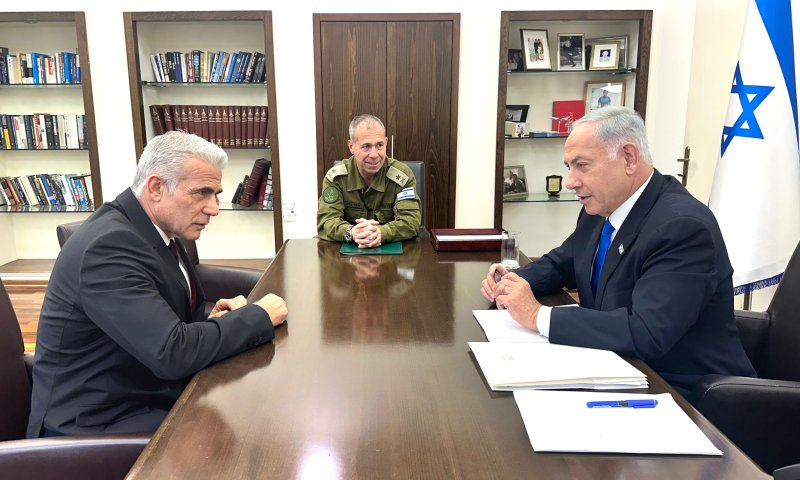 אחרי 3 חודשים: נתניהו ולפיד ייפגשו לעדכון ביטחוני