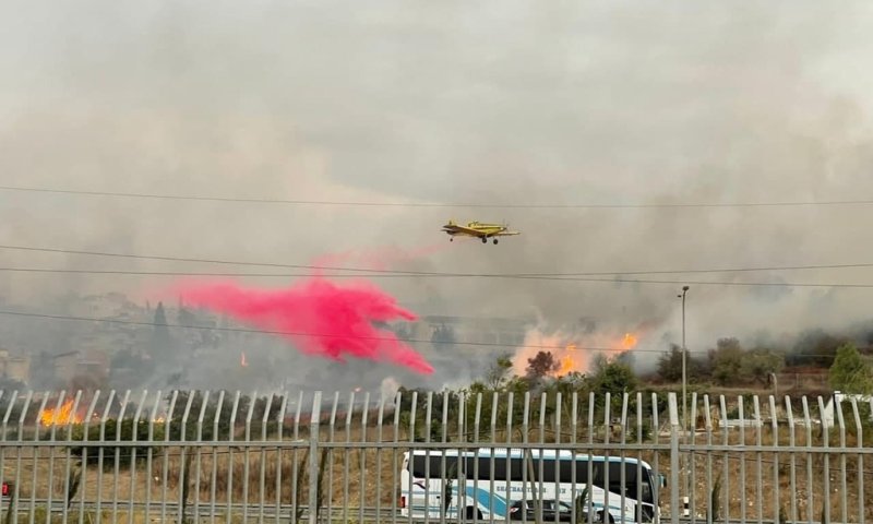 שריפת ענק בצפון: בתים פונו, רכבים ועסקים נשרפו
