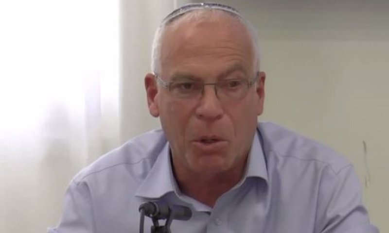 חברי מרכז תקומה לאורי אריאל: אל תכנע לבנט