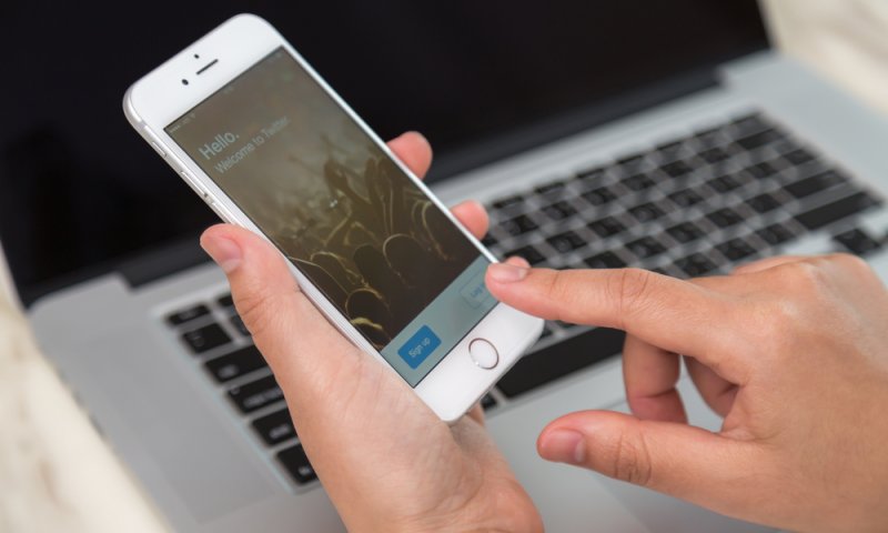 הרב אבינר מרגיע: בעל אייפון אינו פסול לעדות