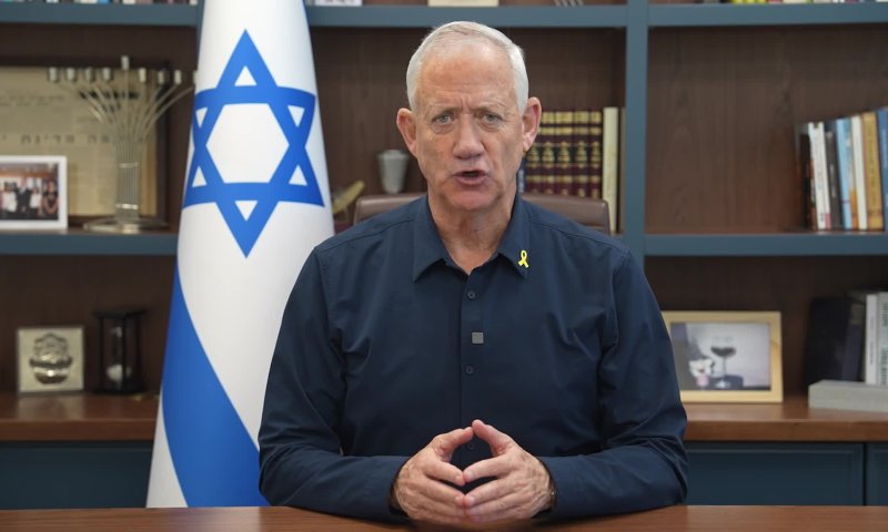 גנץ נגד לוין: "בוחר דווקא עכשיו להמשיך ולהחליש את לוחמינו"