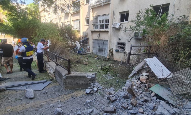 המטח לקריות: 20 שיגורים מלבנון, נפילה בחצר בית