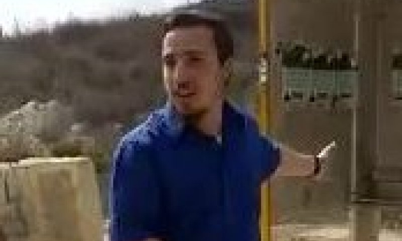 עד הראייה מהפיגוע משחזר: "המחבל הניף סכין ענקית"