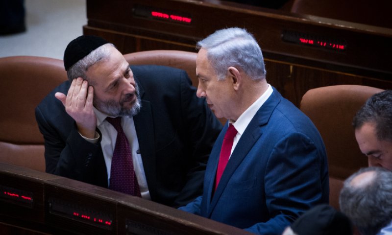 "בגללך חיללו שבת": עימות בין דרעי לנתניהו