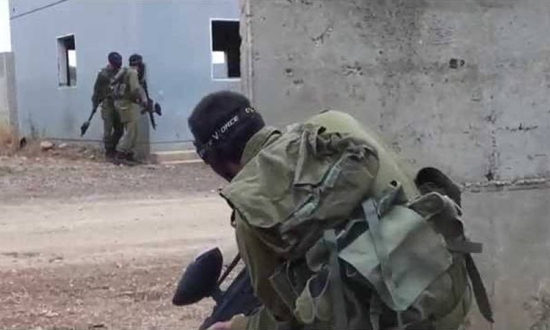 גם בקרקע: טייסי מסוקים מתאמנים בכיבוש כפר