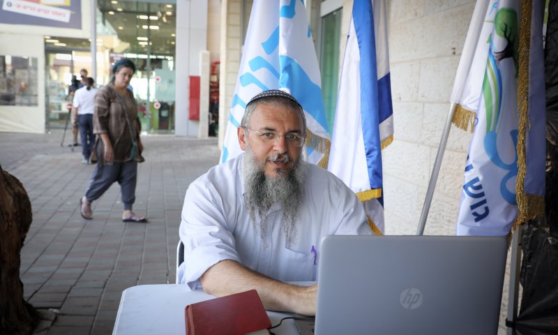 מחאה על הרצח; לשכת ראש המועצה עברה לזירת הפיגוע