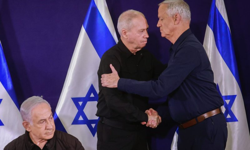 ואטורי: עדיף הצהרות בלי הנשיקות בפה של גנץ וגלנט