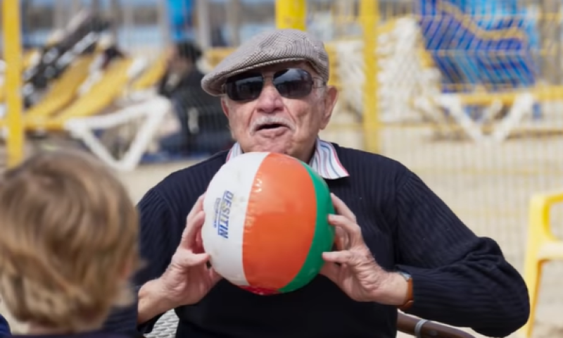 הזקנים מגשימים חלומות עם הילדים|80 וארבע פרק 4