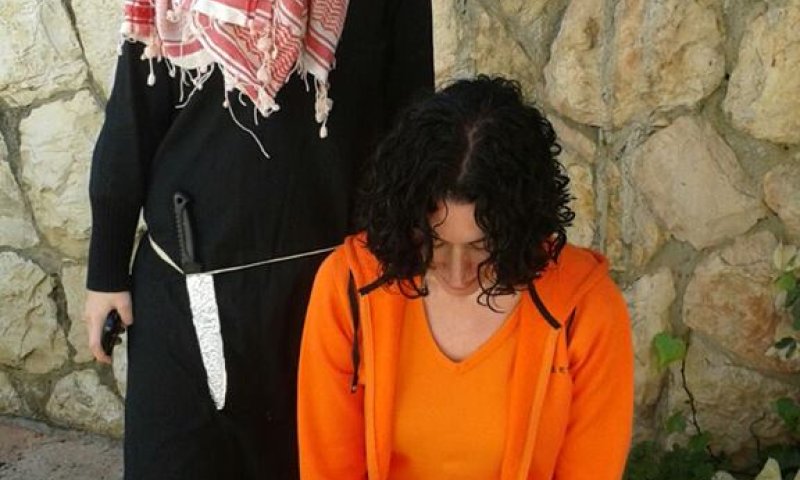 התחפושת של ענת רוט עוררה את זעם הגולשים