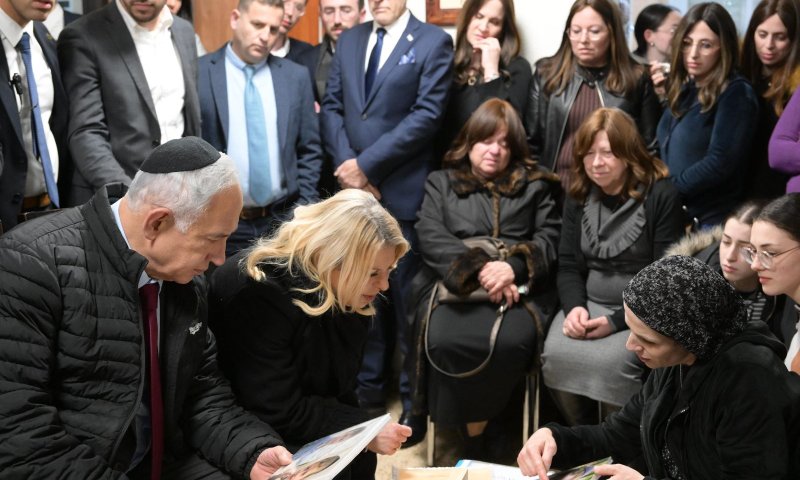 ראש הממשלה למשפחת הנרצחים: "סיפור נורא"