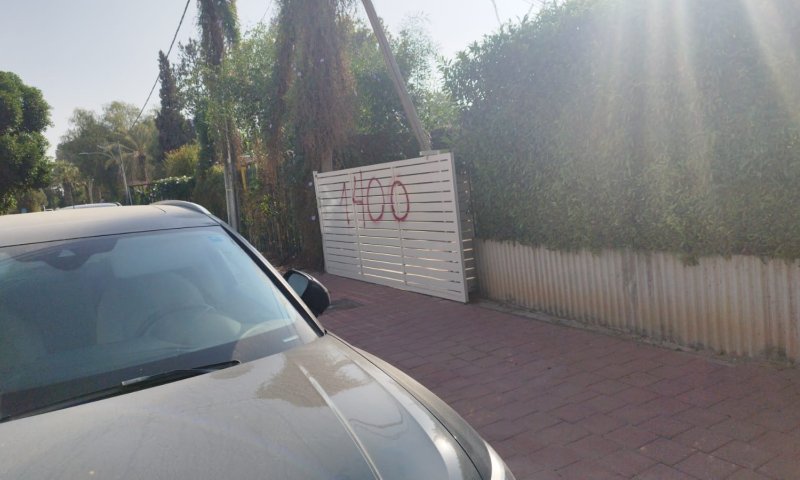חשד: ריססה גרפיטי ליד ביתו של הח"כ ונעצרה