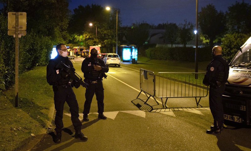 פיגוע טרור בצרפת: המחבל ערף את ראשו של מורה