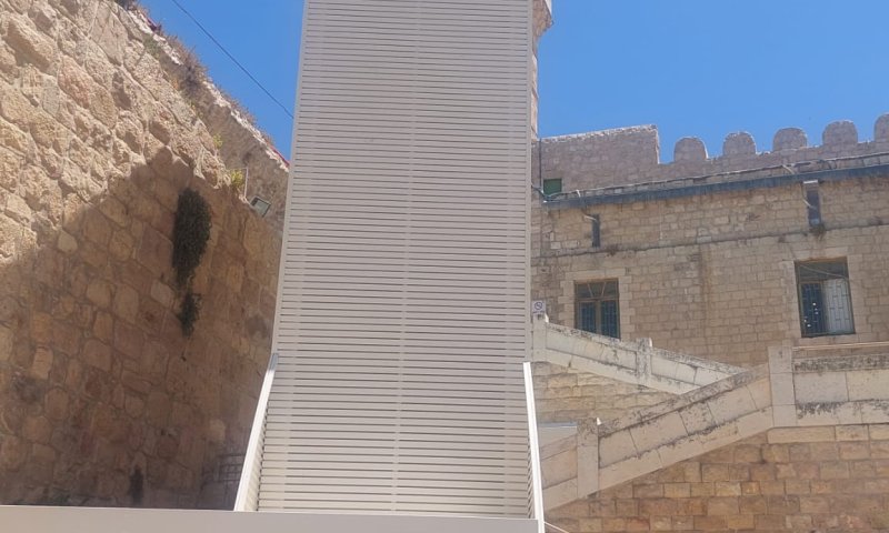 לאחר שנים של מאמץ: מעלית במערת המכפלה