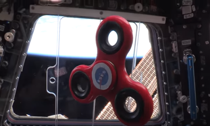 משעשע: מה קורה כשמנסים לסובב ספינר בחלל?