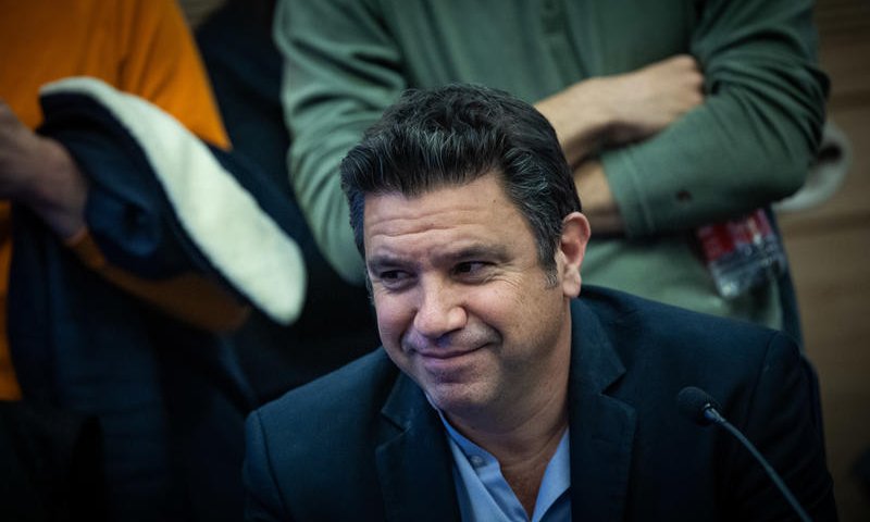 עומרי אסנהיים נשאל אם הוא מאמין לאלי פלדשטיין; כך הוא השיב