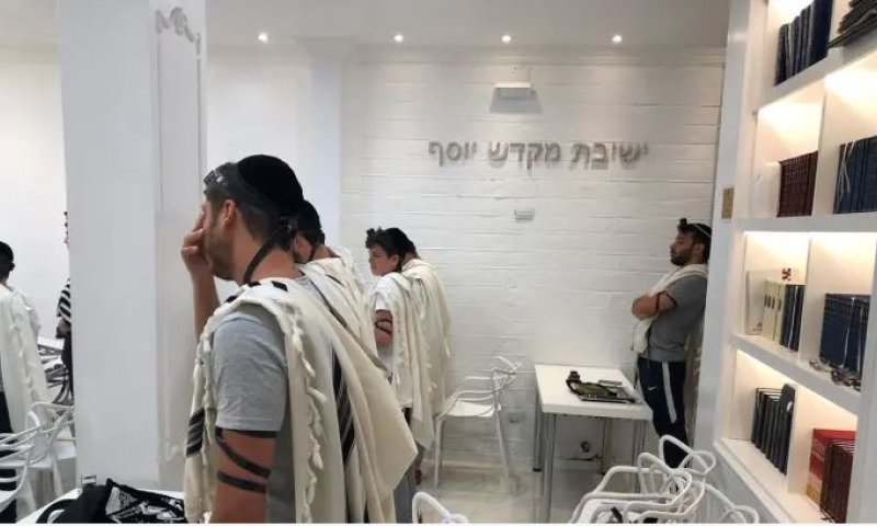 אירוע אנטישמי בארגנטינה: זרק אבנים, ותקף מתפללים