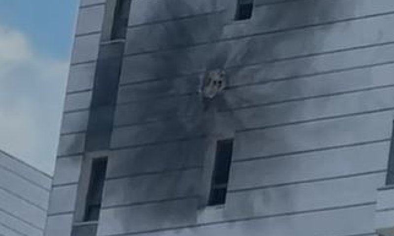 מטח כטב"מים לצפון: פגיעה ישירה בבניין בנהריה