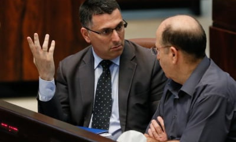 קרע בקואליציה: סער תוקף את חברי "התנועה"