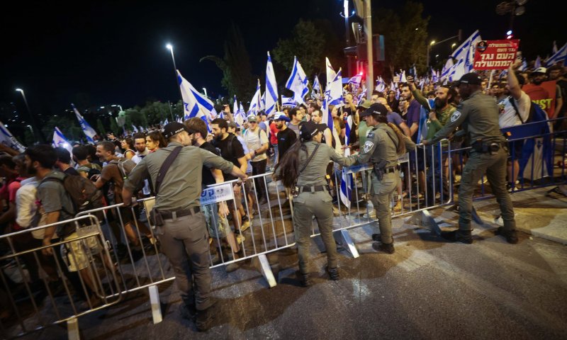 פרשים פינו מפגיני השמאל שחסמו כבישים בירושלים