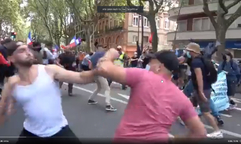 צפו: אלימות בין תומכי ומתנגדי חיסונים בפריז