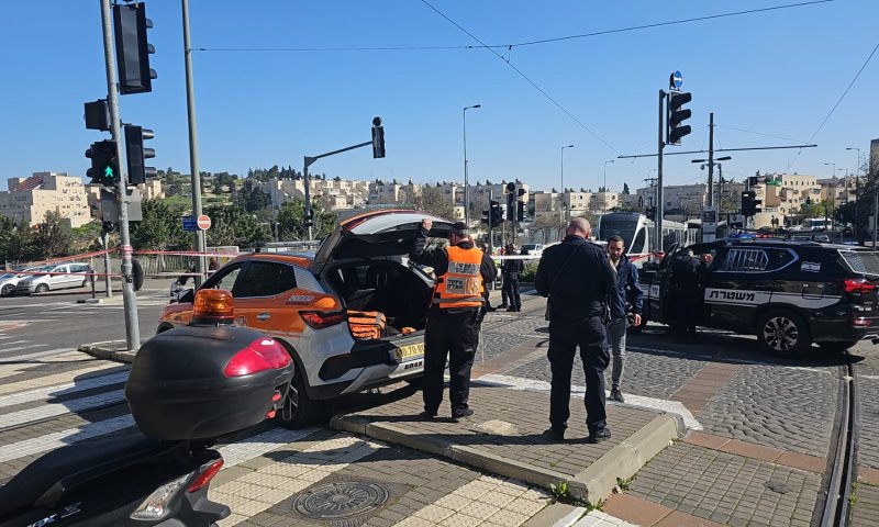 תאונה קשה: בת 87 נהרגה מפגיעת מונית ומשאית