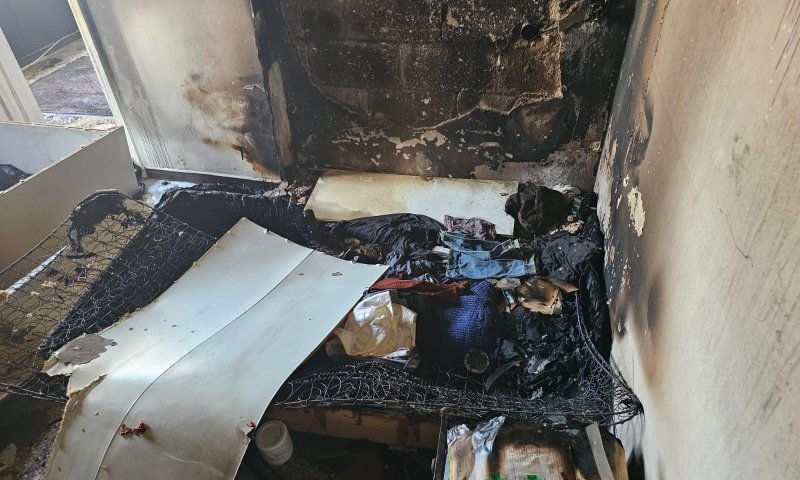 שריפה פרצה סמוך למיטה: קשיש בן 93 פונה במצב קשה