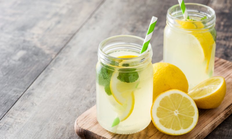 אחת ולתמיד: זו הדרך המדויקת להכין לימונדה