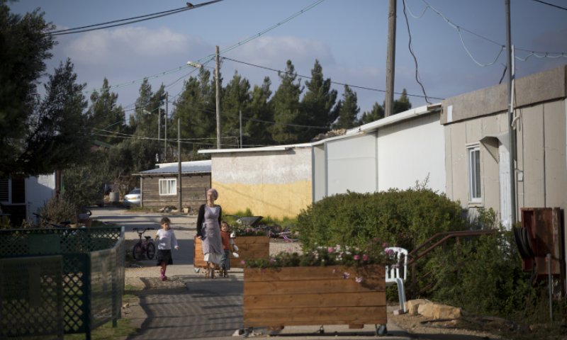 "מנסים לדחוס חיים של קהילה שלמה לגטו"