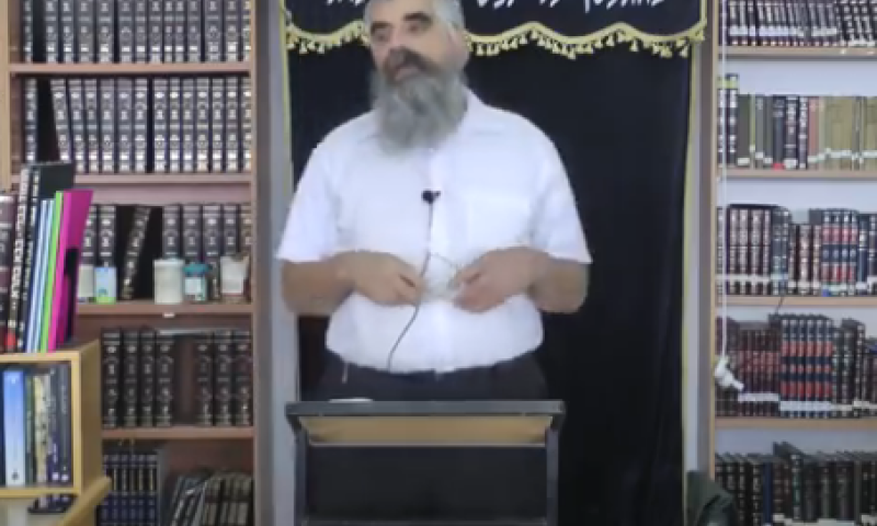 כשהרב שרלו הסביר: מדוע לא אפגין נגד פינוי עמונה?