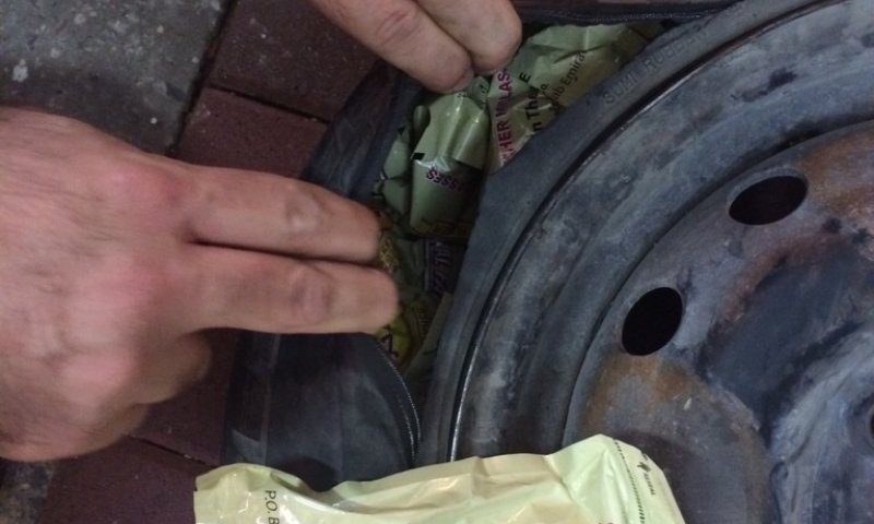 סוכלה הברחת טבק לנרגילות בגלגל החלופי