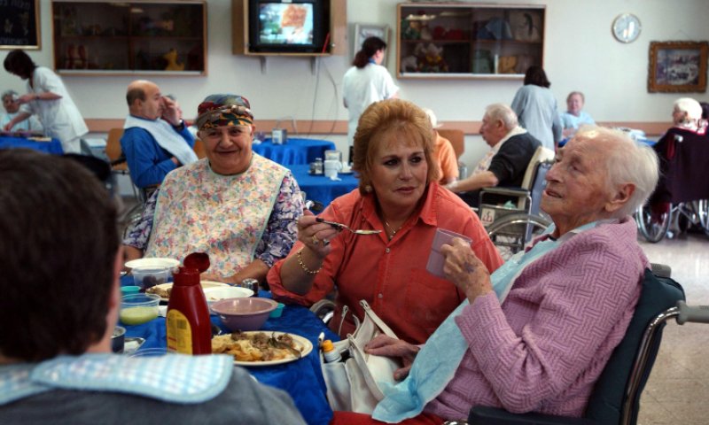 לפני החגים: משרד הרווחה בפניה לאזרחים הוותיקים