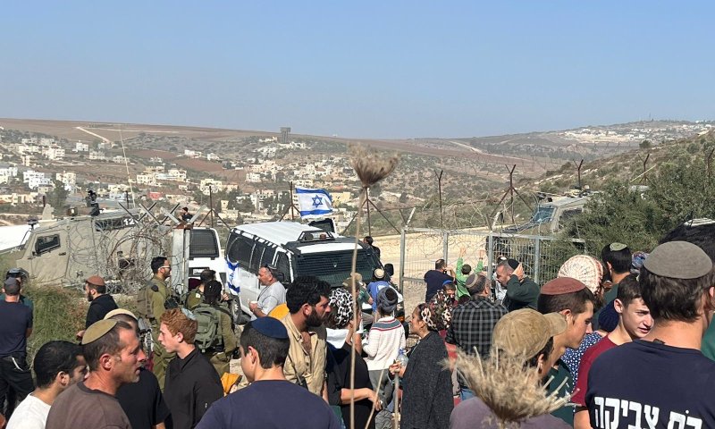 התושבים מונעים מהערבים לעבור: "משמש לטרור"