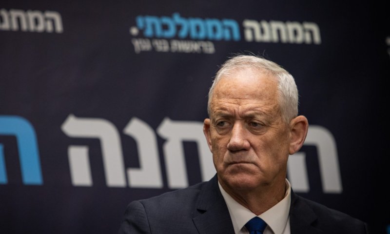 גנץ תוקף: "בממשלה מנסים להרתיע את המפגינים"