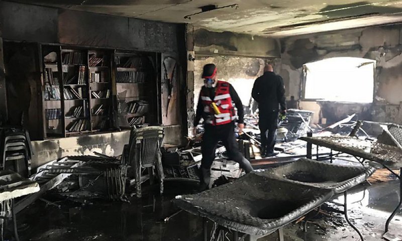 בגלל תקלה במזגן: בית כנסת נשרף כליל