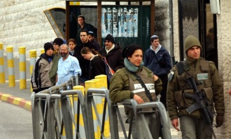 האם מותר לטרמפיסט להעיר לנהג על עבירות תנועה?