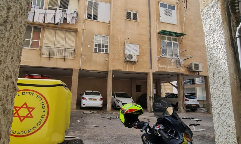 שריפה בראשל"צ: 6 פצועים במקום, ביניהם 3 שוטרים