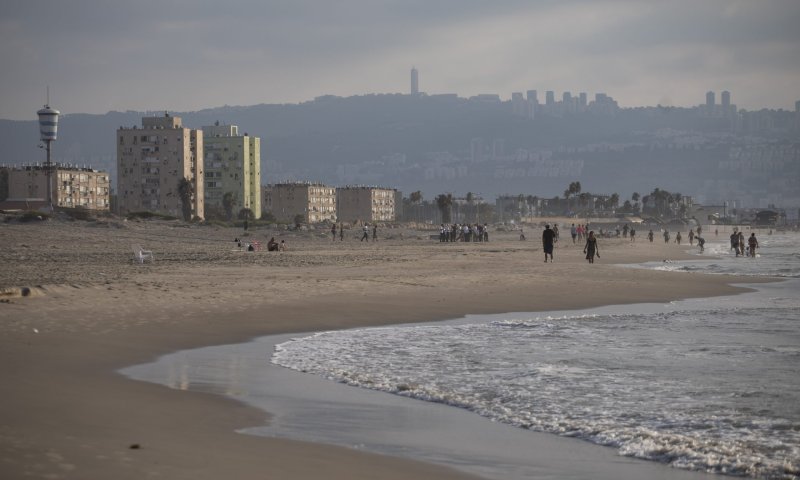 בשורה לטובלים: הוסרה אזהרת הרחצה בחופי הקריות