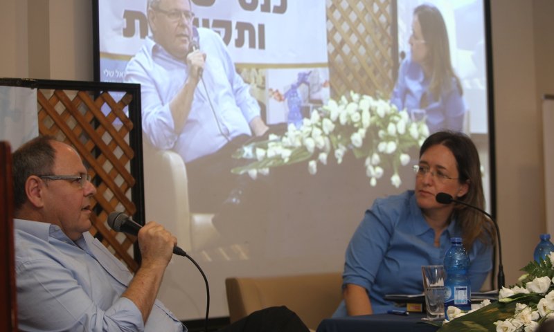 לראשונה בכנס יש"ע להסברה ותקשורת: פאנל רדיו בשידור חי