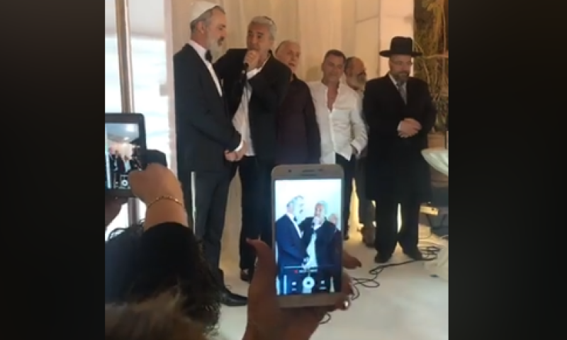 לכבוד חתונת אחיו: קובי פרץ השתחרר מהכלא&bull; צפו