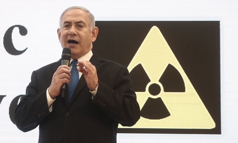 בימין שיבחו, בשמאל גינו; כל התגובות לנאום הגרעין