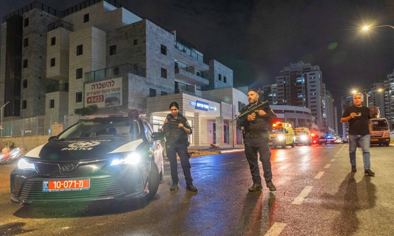 המשטרה חוקרת: בדיחה בין חברים שנגמרה בדקירה