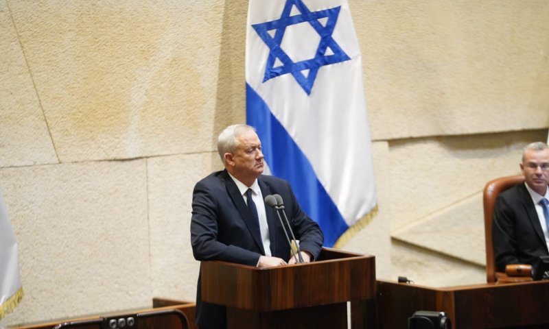 גנץ: "אין מקום לתחנת גלי צה"ל במתכונת הנוכחית"