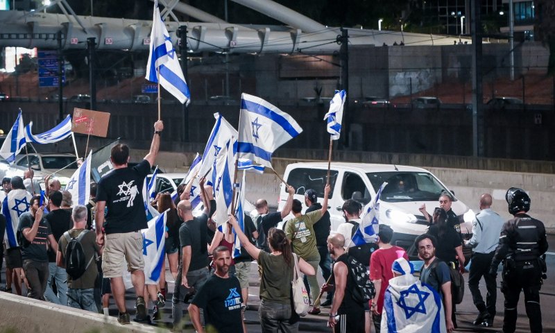 אנרכיה בתל אביב: רכב דרס מפגינים באיילון, הנהג נעצר