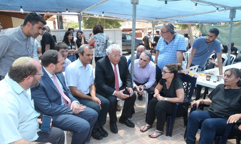 ראשי רשויות ביו"ש לנתניהו: "אל תפטר את קובי אלירז"