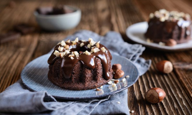 מתנות קטנות: עוגות מיני באנדט שוקולד ופטל