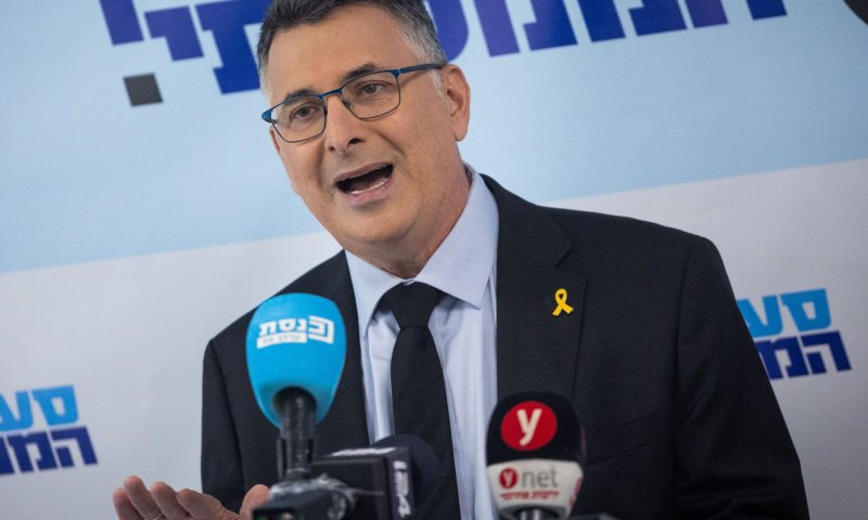 סער: לא להמתין, לתקוף יעדים אסטרטגיים באיראן