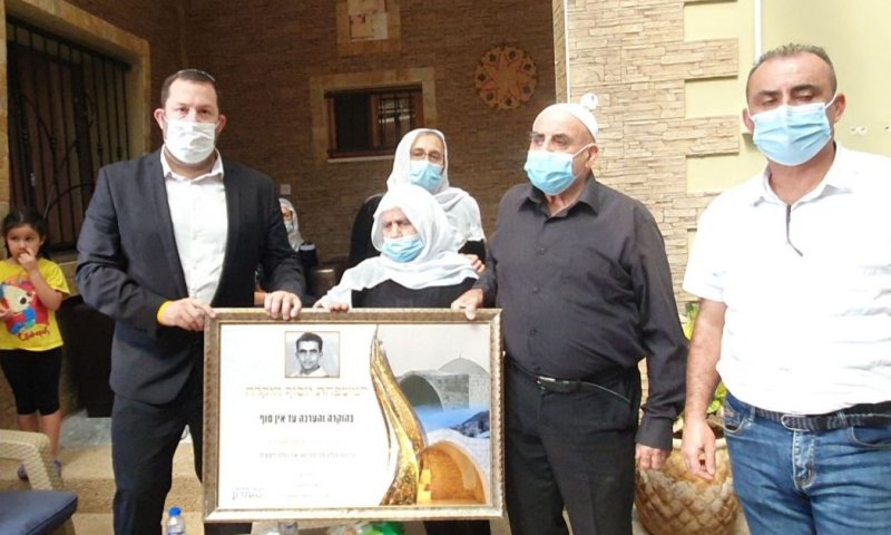 דגן העניק תעודת הוקרה למשפחתו של מדחת יוסף ז"ל