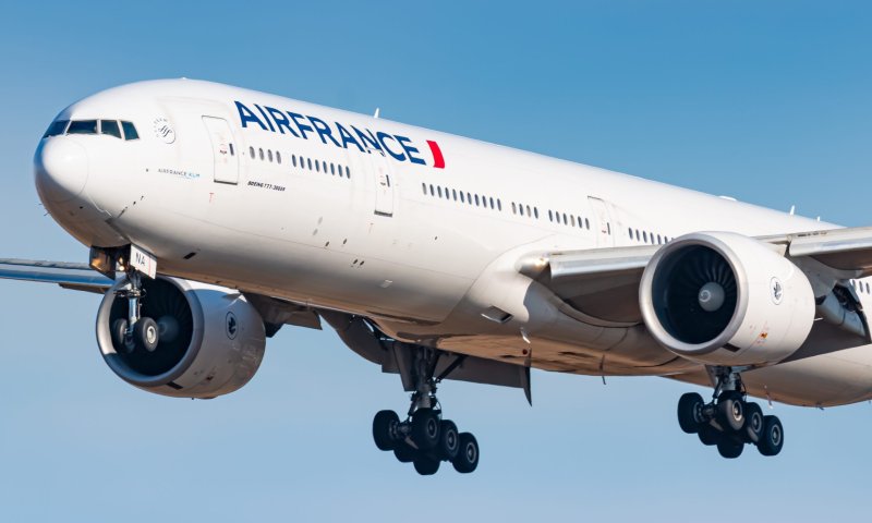 טייסים הושעו לאחר שרבו בטיסה, הצוות נאלץ להפריד